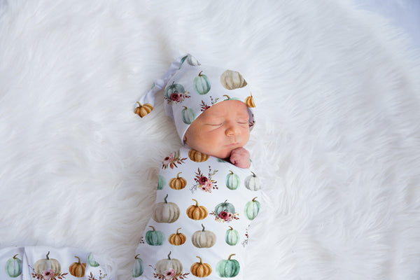 Load image into Gallery viewer, Floral Pumpkin Swaddle
